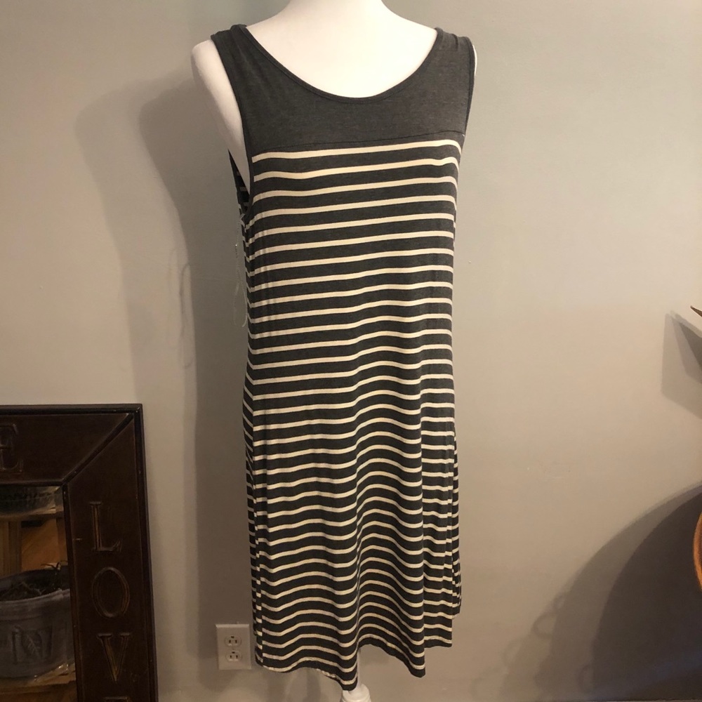 Sleeveless stripped dress